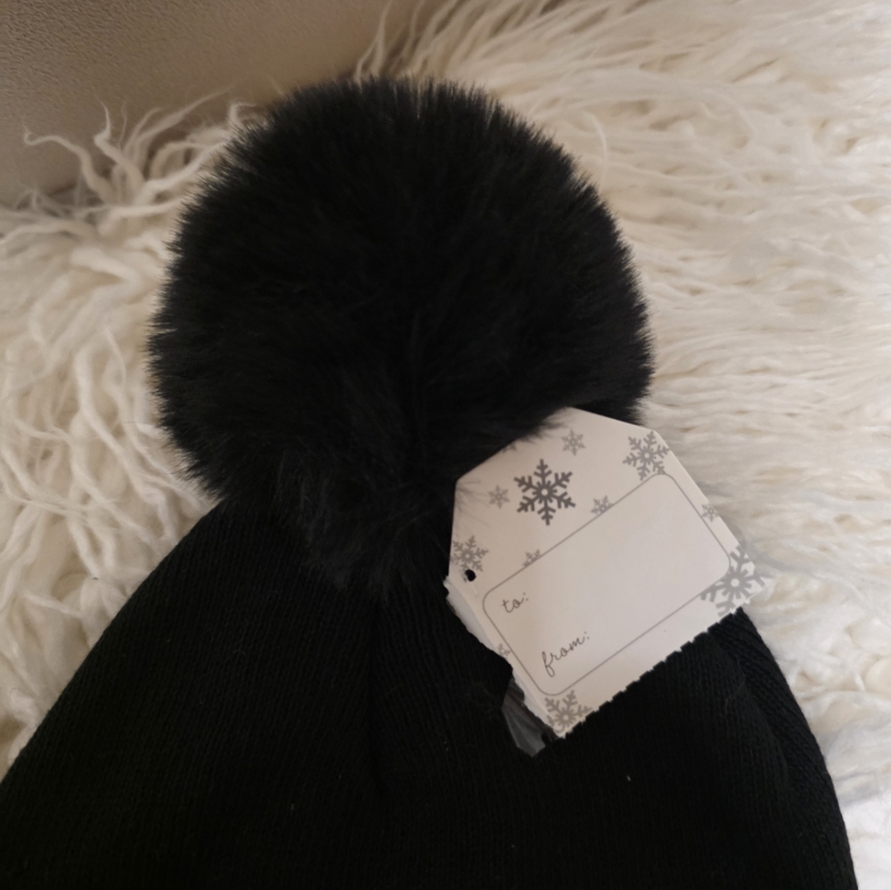 fashionable pom pom hat - Picture 2 of 3